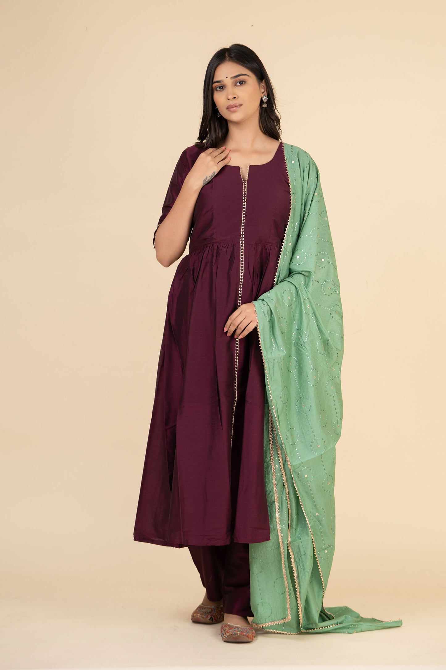Kachnar Lace Suit Set